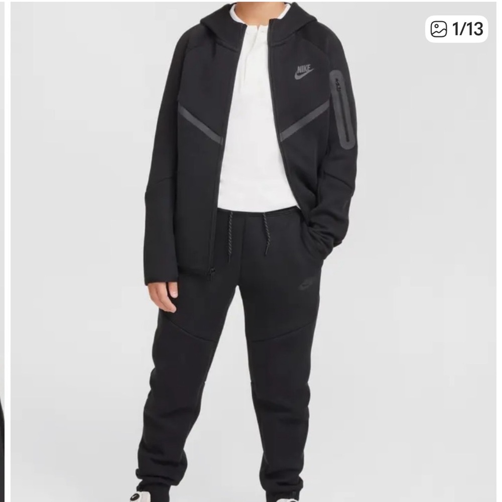 Boys Nike Tech - Black on Black